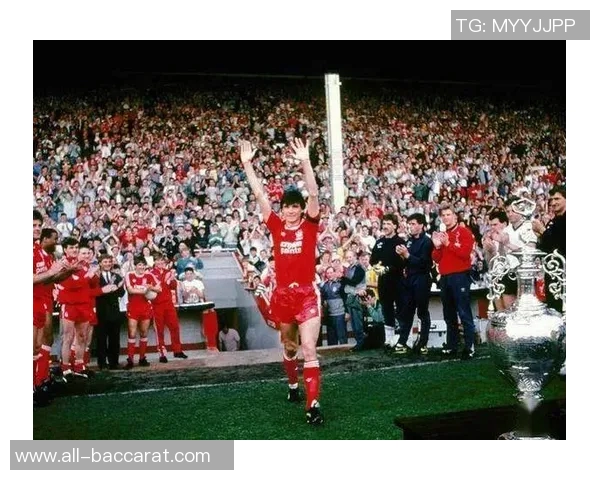 福勒回顾利物浦队史四大传奇球星杰拉德达格利什拉什与巴恩斯的辉煌成就